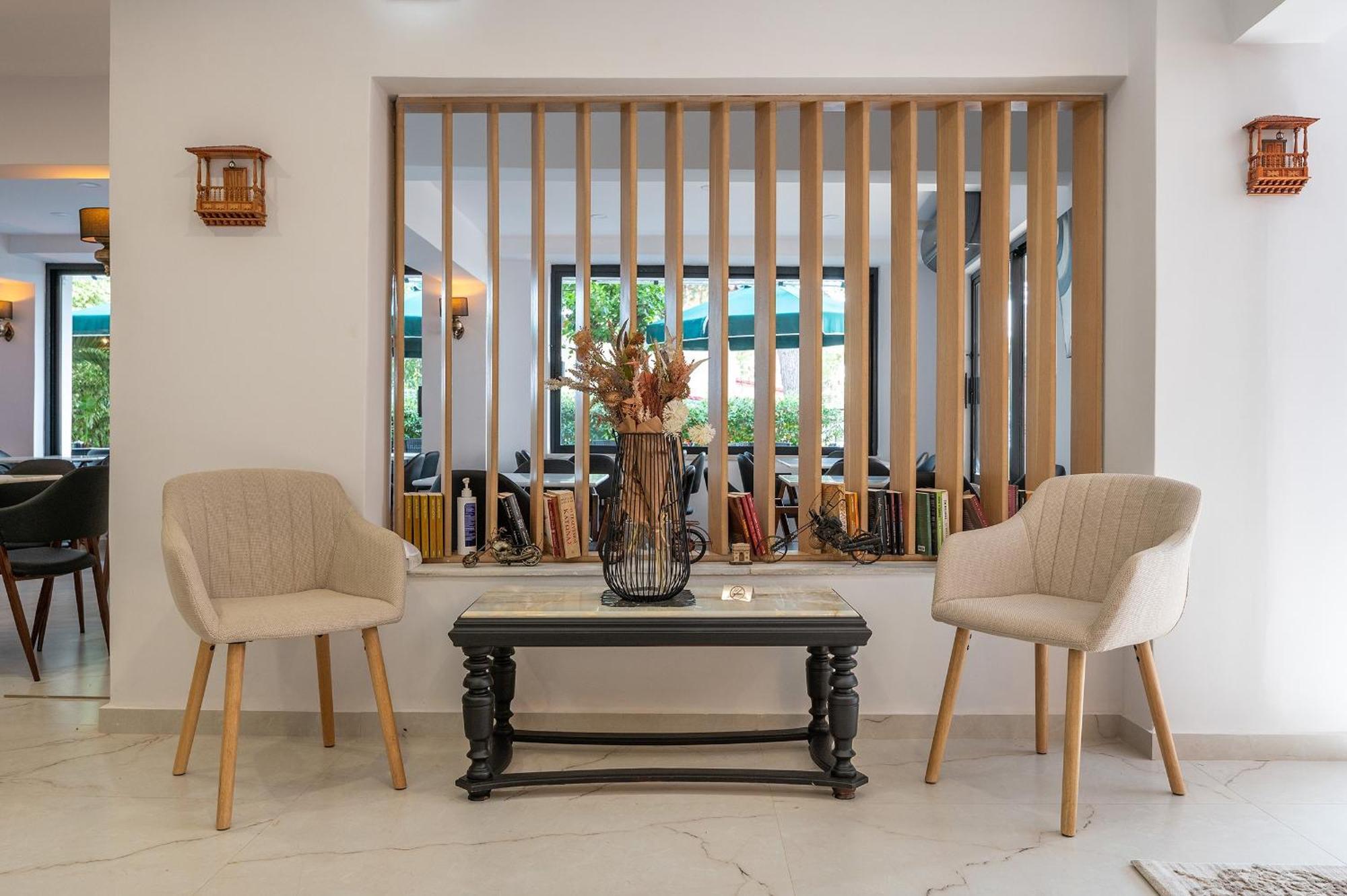 Genesis Hotel Loutraki  Bagian luar foto